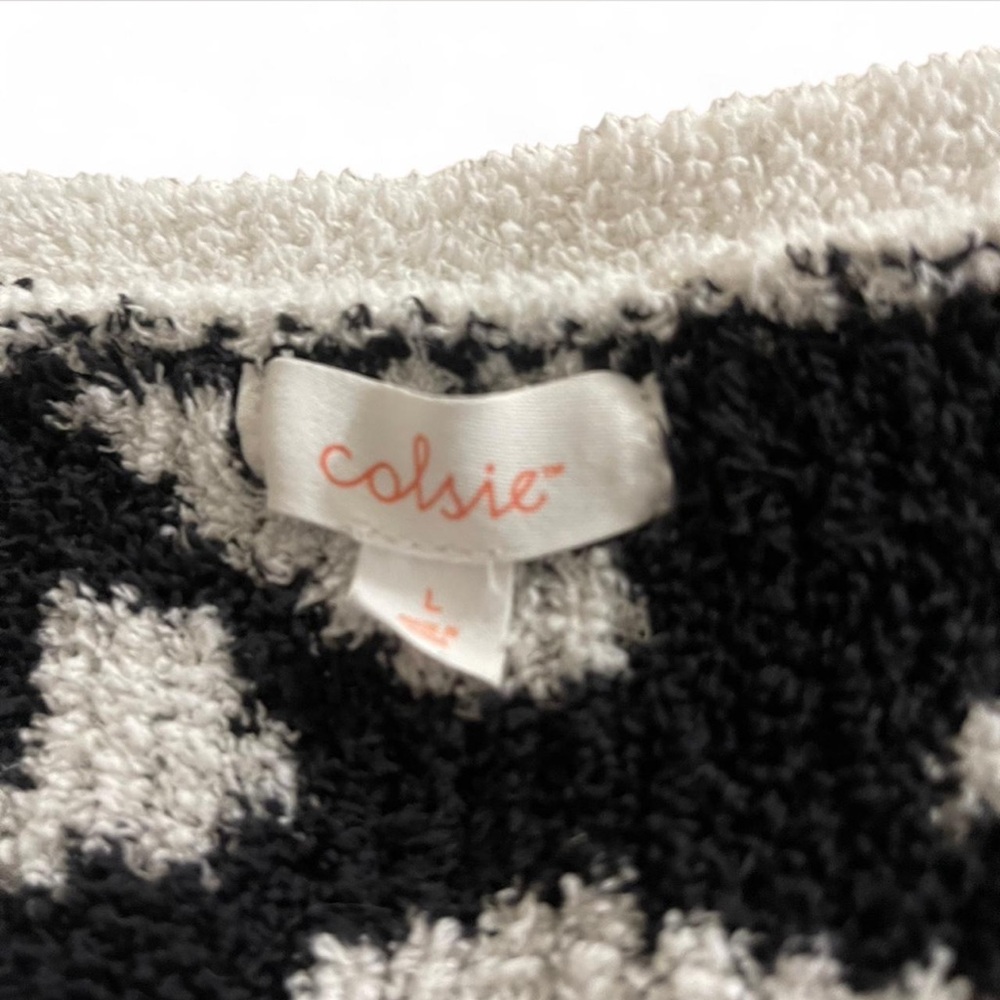 Colsie Monochrome Patterned Knit - Picture 4 of 4